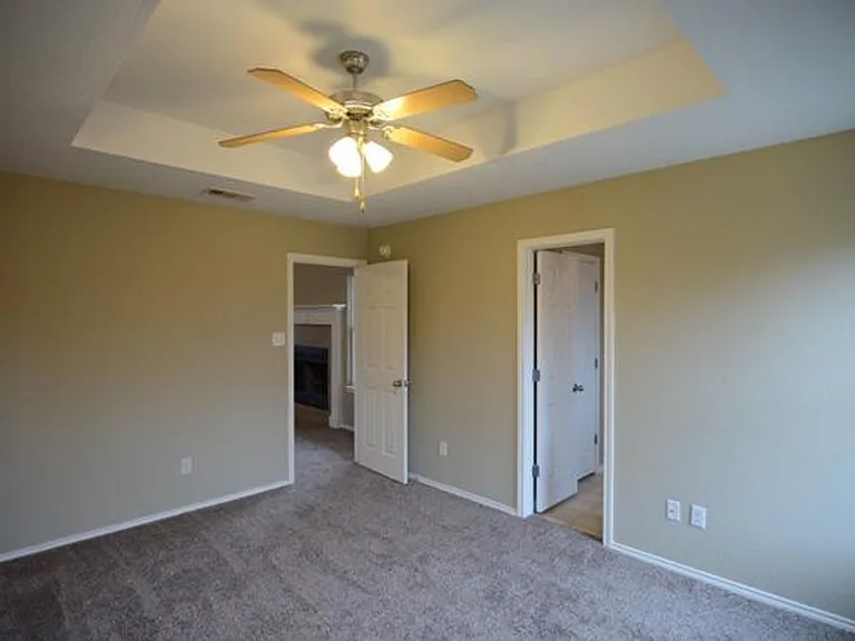 2810 Bastion Loop — Photo 10