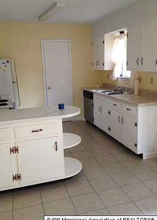 4th image of 1823 Mississippi Valley Blvd