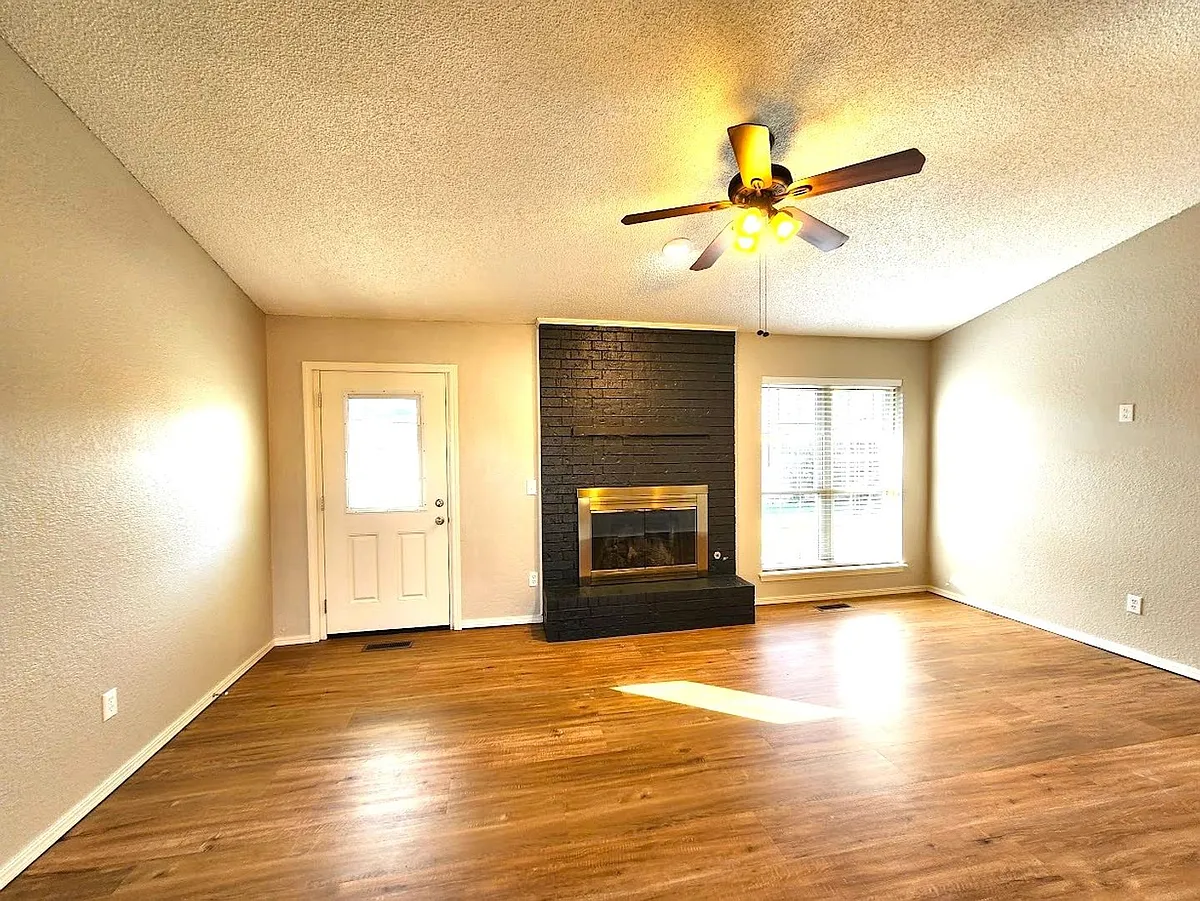 Building Photo - 1709 Cimarron Trl