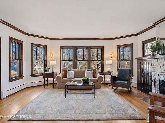 3rd image of 229 Lake St