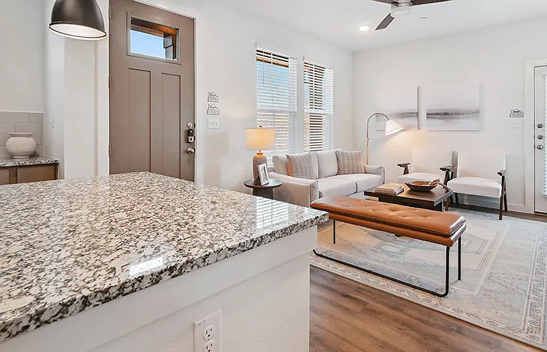 Canvas at Grand Prairie Townhomes — Photo 8