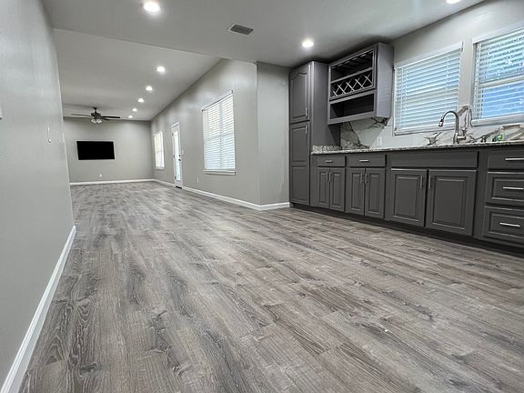 4th image of 6615 Tippin Ave #1