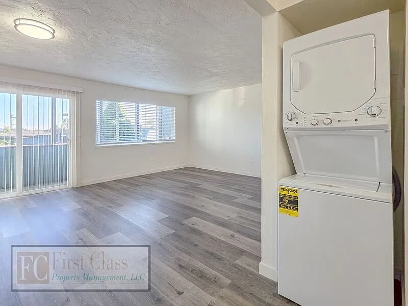 1 bed, 1.0 bath, 590 sqft, $1,345 — Photo 2