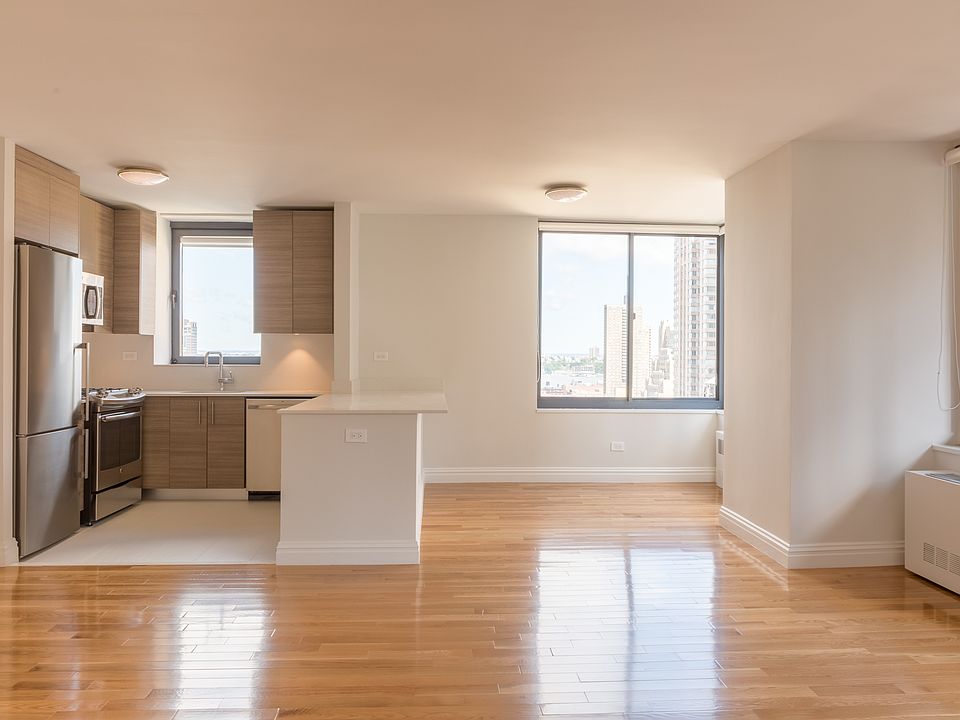 1st image of 235 W 48th St APT 21L