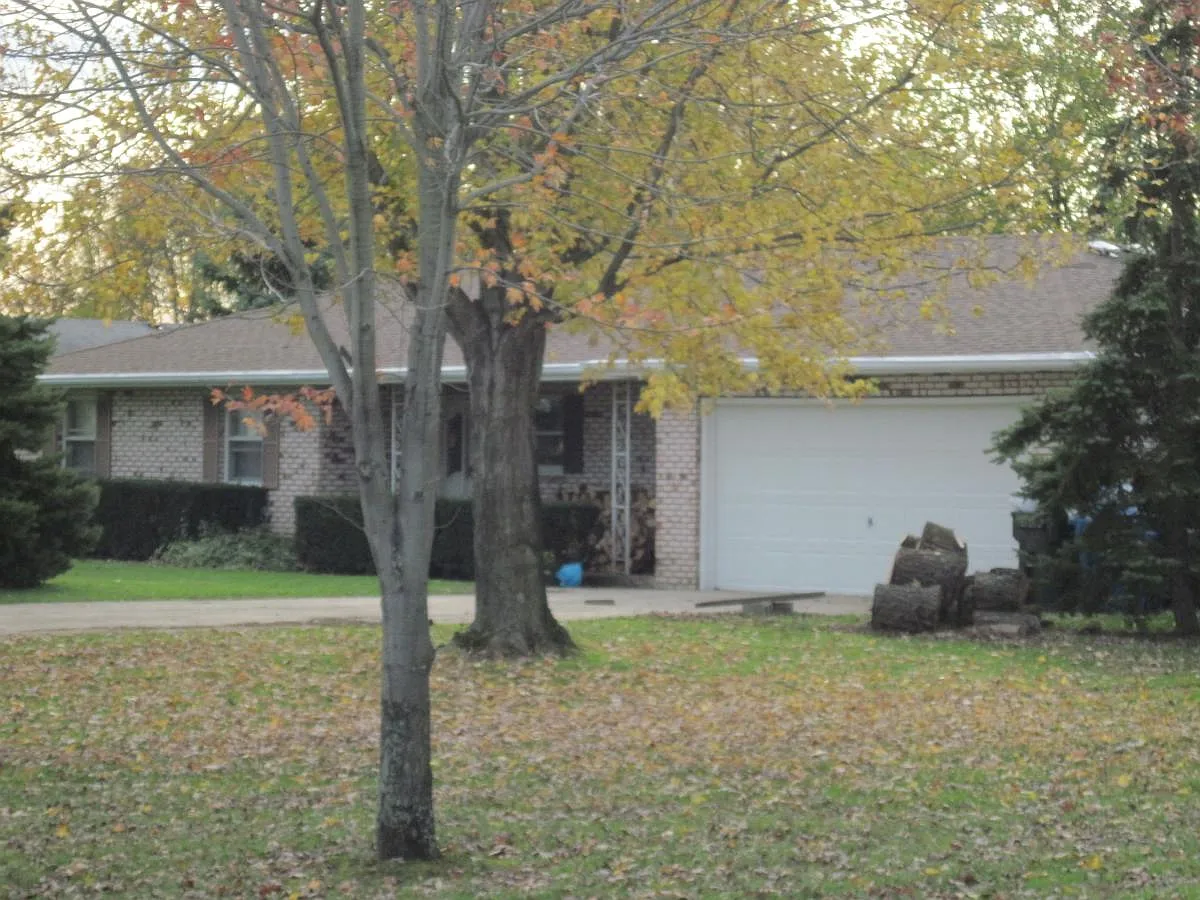 9050 Bechtel Rd photo 1
