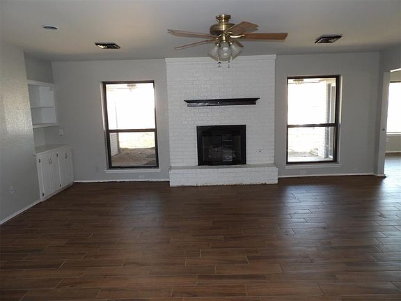 2nd image of 121 Loch Ln