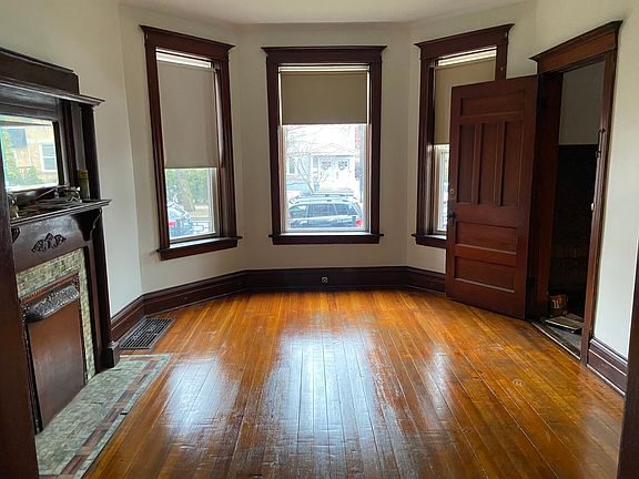 3rd image of 2505 N Francisco Ave