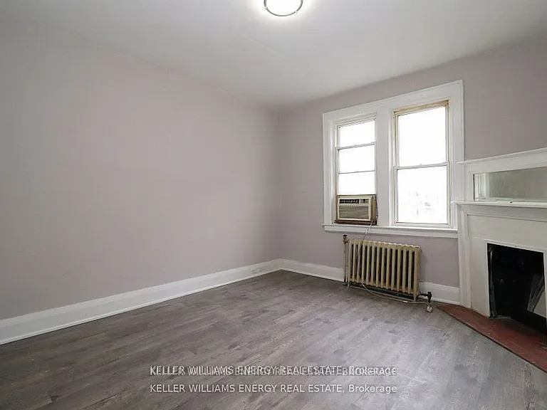 84 Simcoe St N #1 — Photo 8