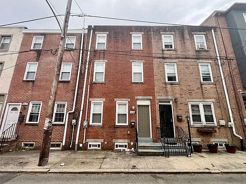 1920 Cambridge St Photo 1