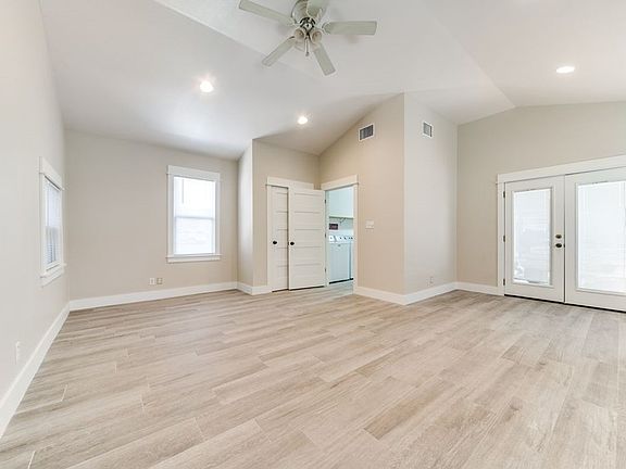 2nd image of 612 N Llano St