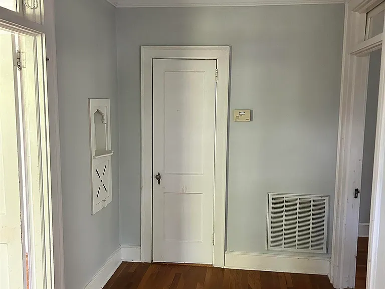 303 King St — Photo 27