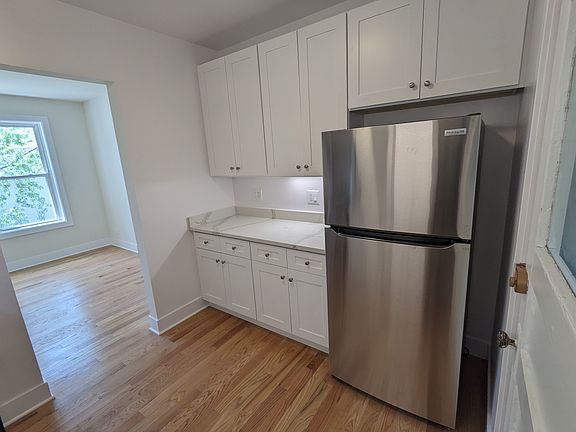 4th image of 5055 W Grace St #2