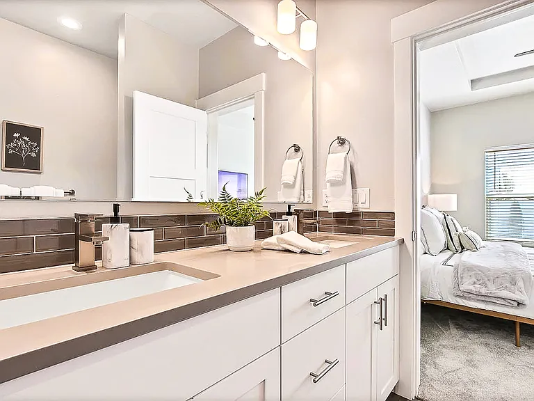 2035 E Oakcrest Dr — Photo 33