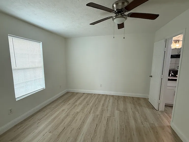 3614 Lydia St — Photo 2