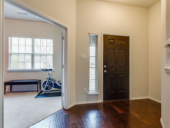 4th image of 4701 Lazy Oaks St