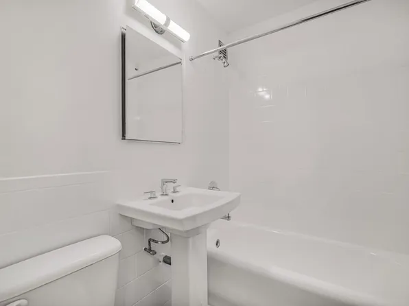 307 East 44th Street image 8 of 30