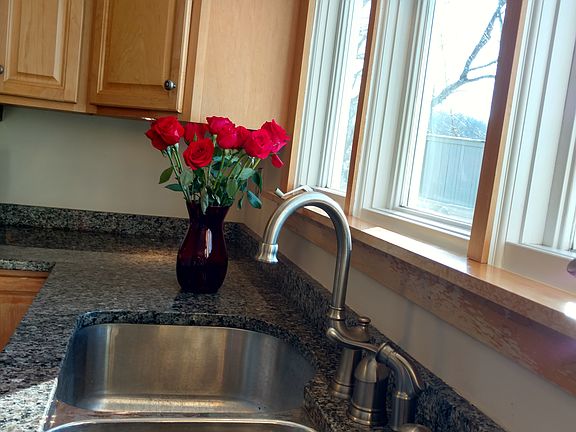 5th image of 560 Bedford St APT C3