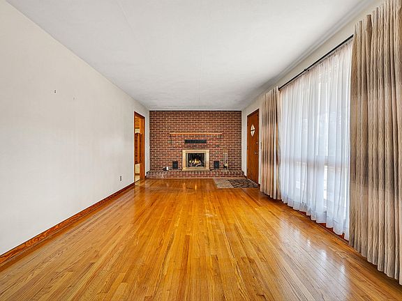 3rd image of 3107 Oliver Rd NE