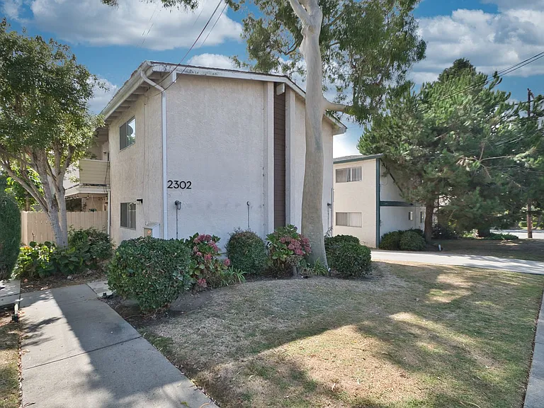 2302 Marshallfield Ln — Photo 1
