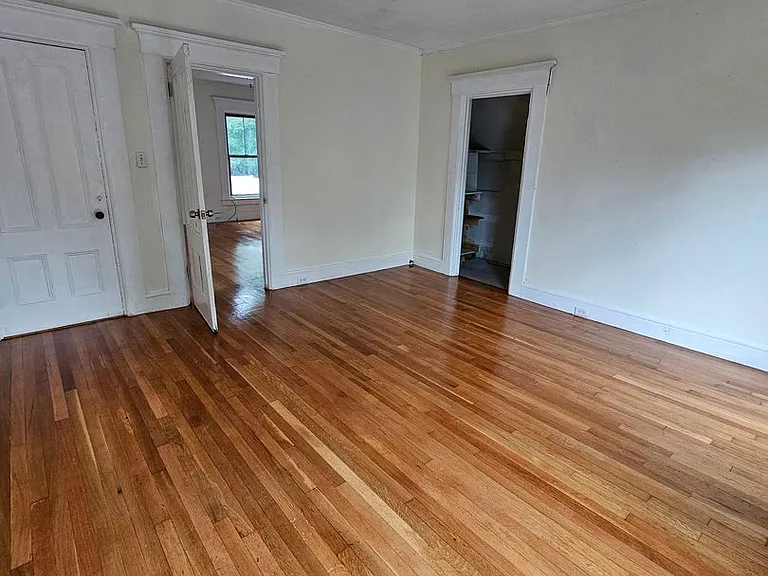 605 Hall St — Photo 4