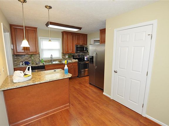 3rd image of 104 Gumwood Dr