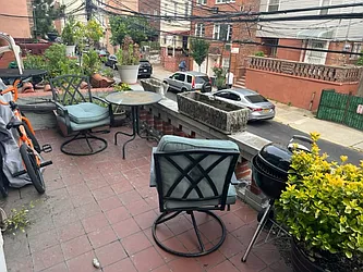 Rented by Zikos Realty Services