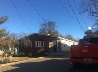 61 Maple Ln, Wayne, NJ 07470