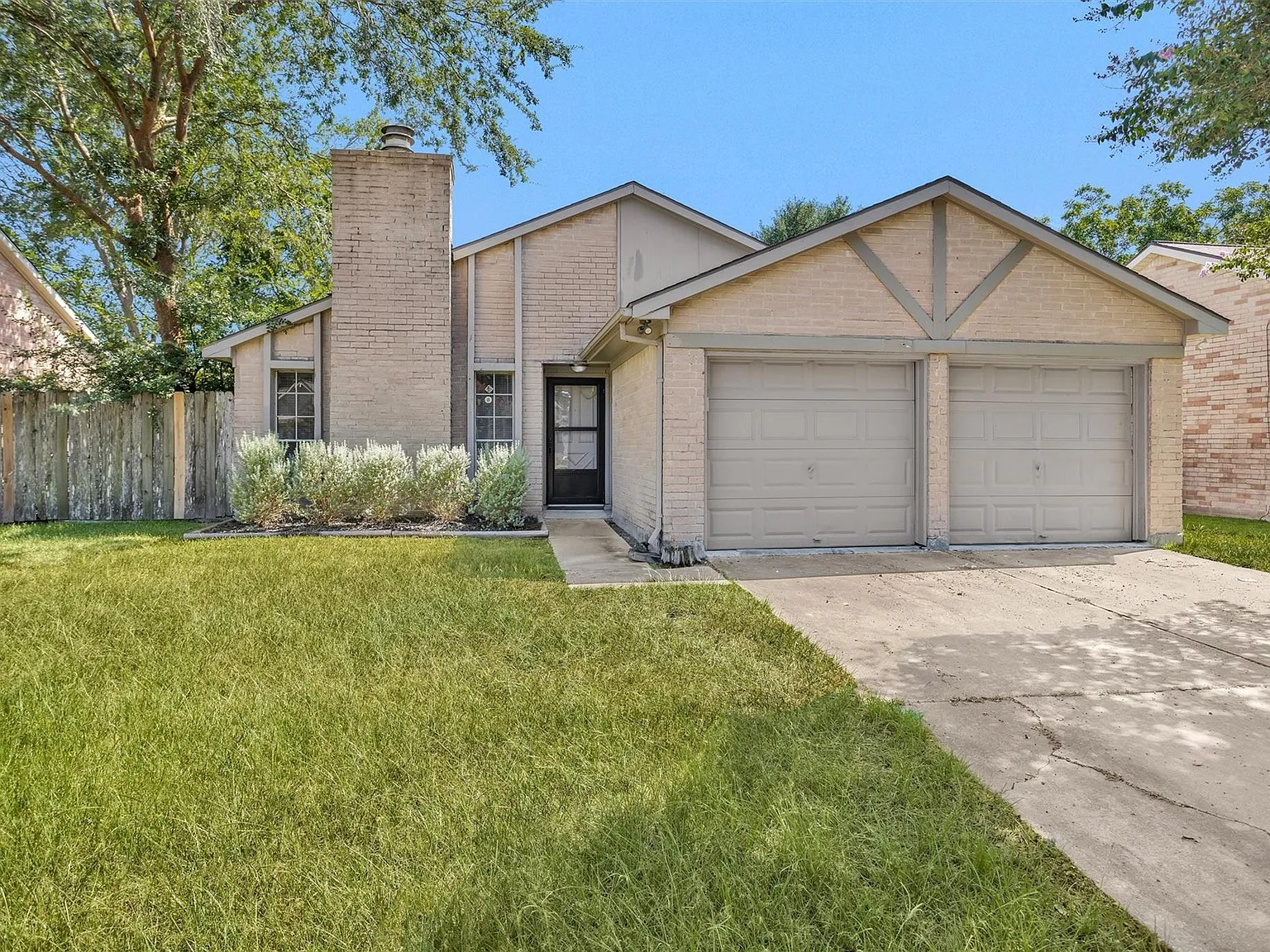 3 bed, 2.0 bath, 1275 sqft, $1,800 — Photo 3