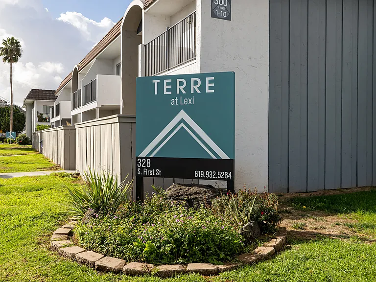 Terre at Lexi — Photo 17