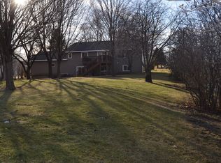 1569 Skyview Dr, Chaska, MN 55318