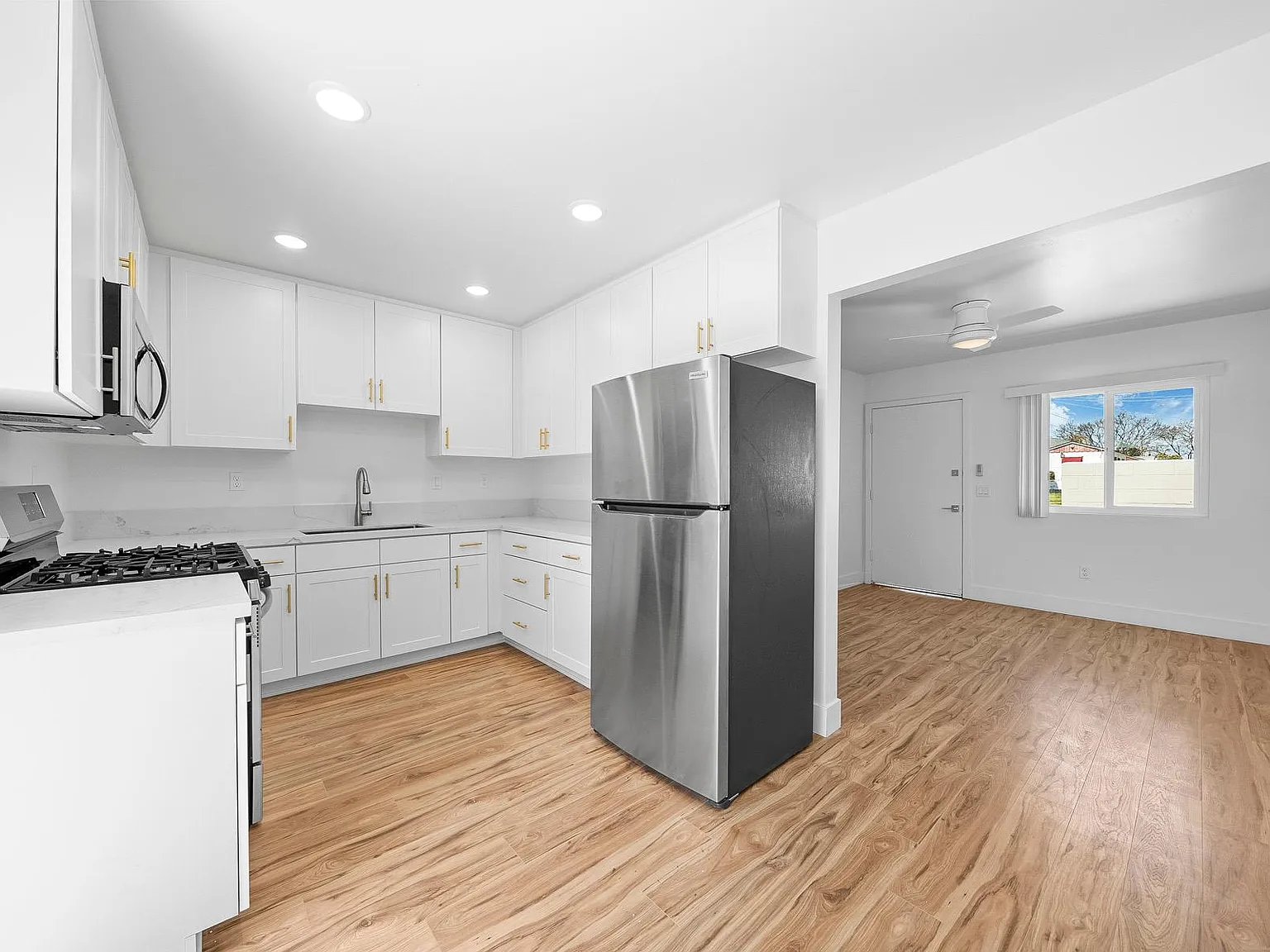 1 bed, $2,000 — Photo 3