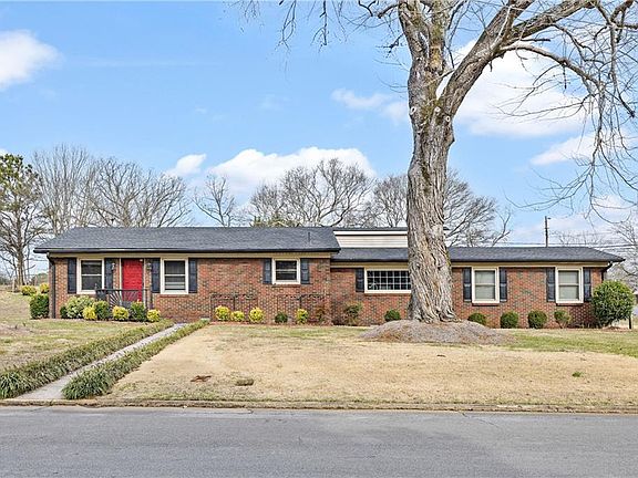 2nd image of 2 Cameo Dr NW