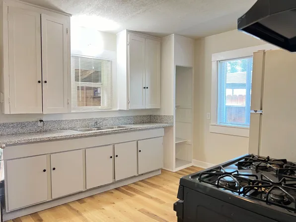 2405 E White Ave, Fresno, CA 93701