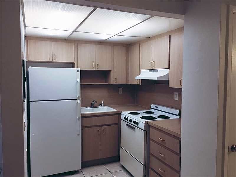 1st image of 926 Michigan Ave APT 1