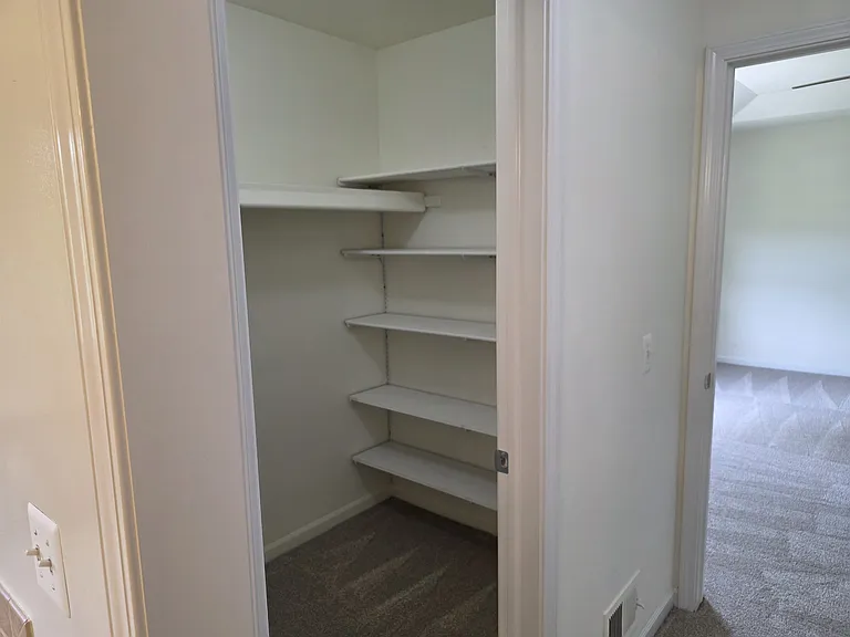 2103 Enterprise Dr — Photo 32