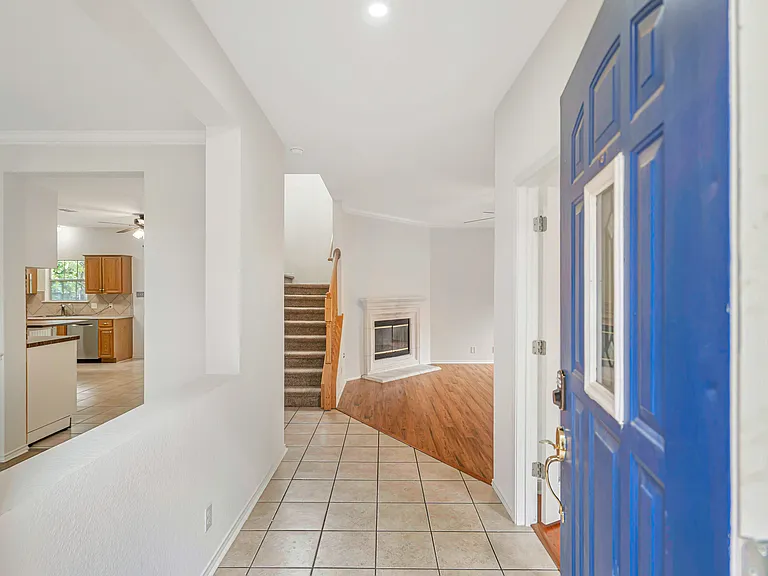 1622 Abbey Ln — Photo 6
