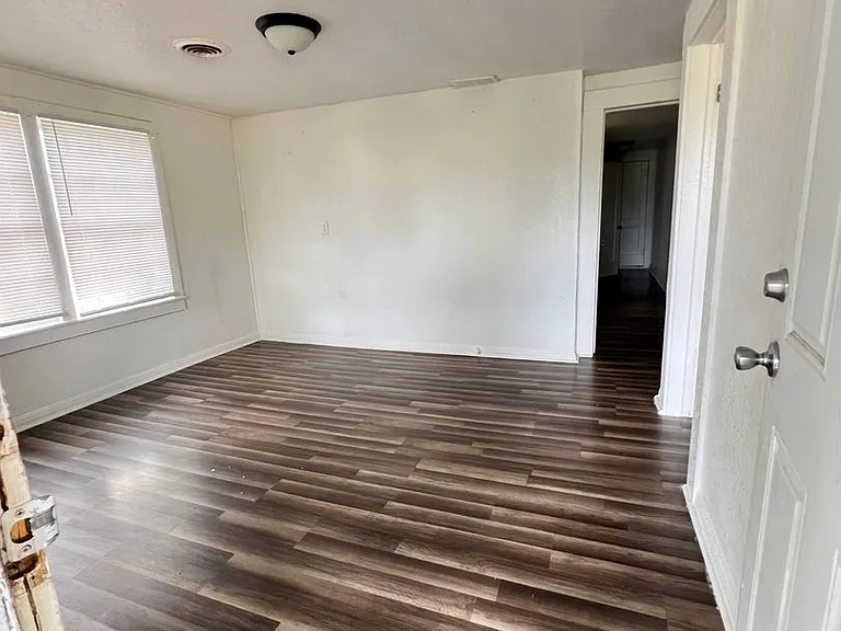 1205 N Park St — Photo 12