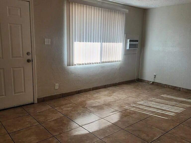 2139 W Glenrosa Ave #2 — Photo 3