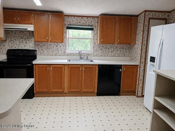 2nd image of 568 Brown Hollow Rd