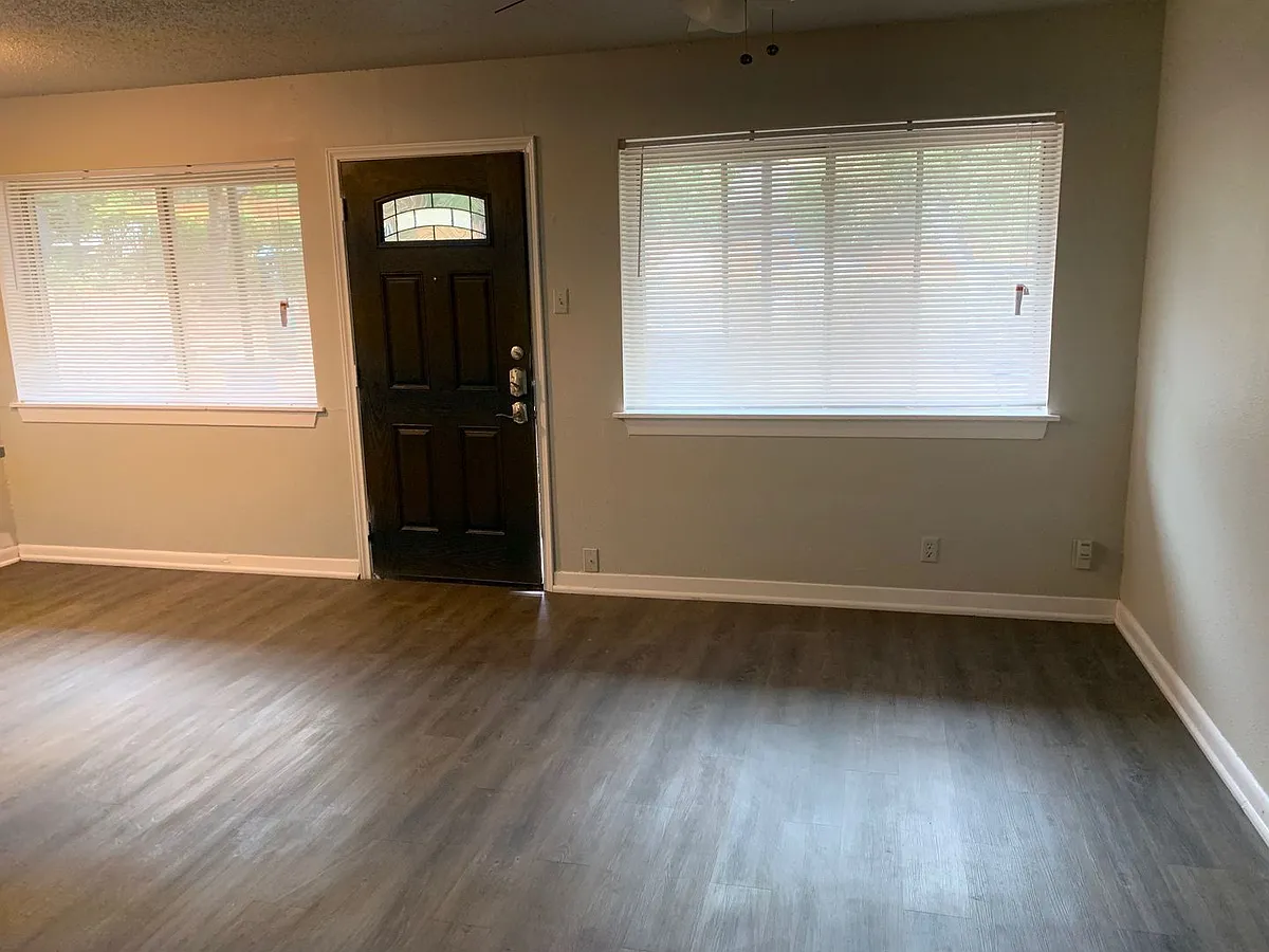 Building Photo - 1202 Newning Ave #109