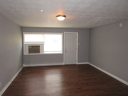 2nd image of 6712 E 46th St