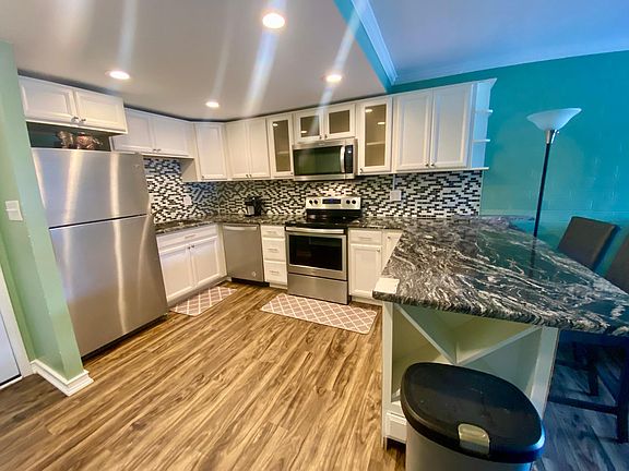 2nd image of 2106 Kanawha Blvd E APT 506