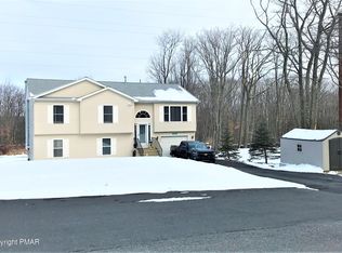 1019 Cricket Ln, Long Pond, PA 18334