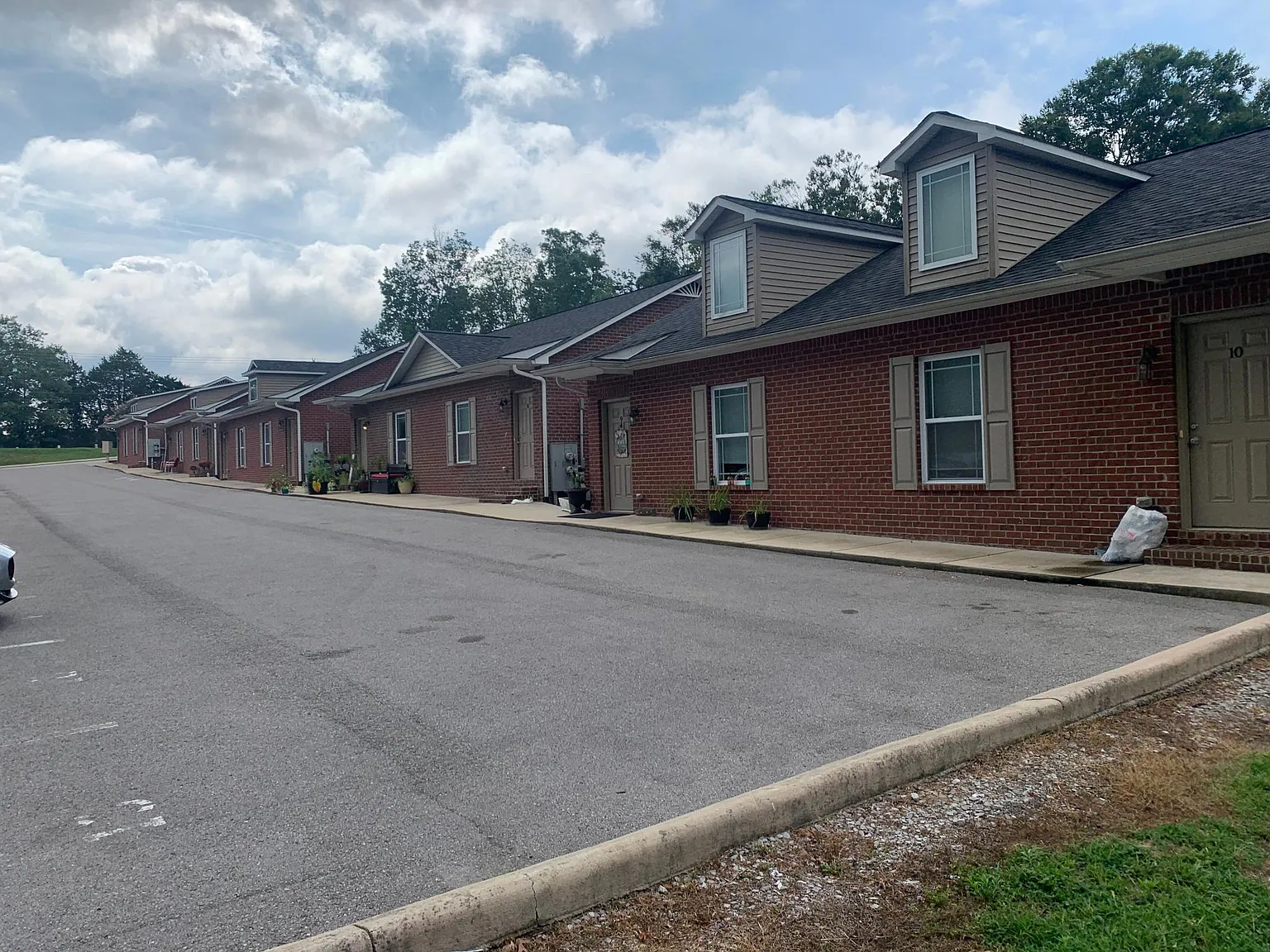 2530 Dodson Branch Rd — Photo 1