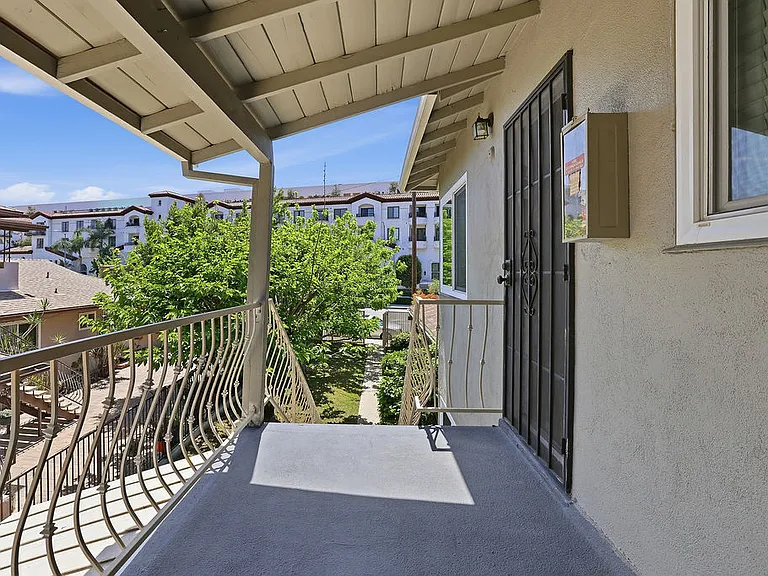 14153 Moorpark St — Photo 10