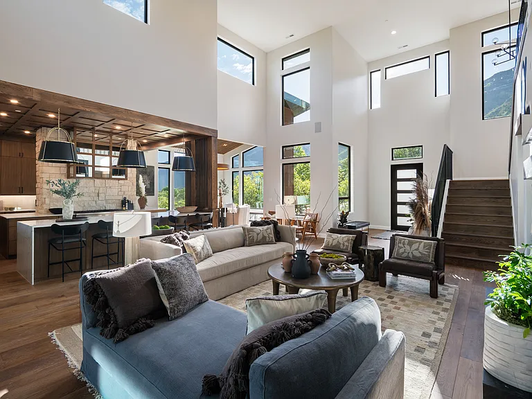 1040 S Summit Creek Dr — Photo 3