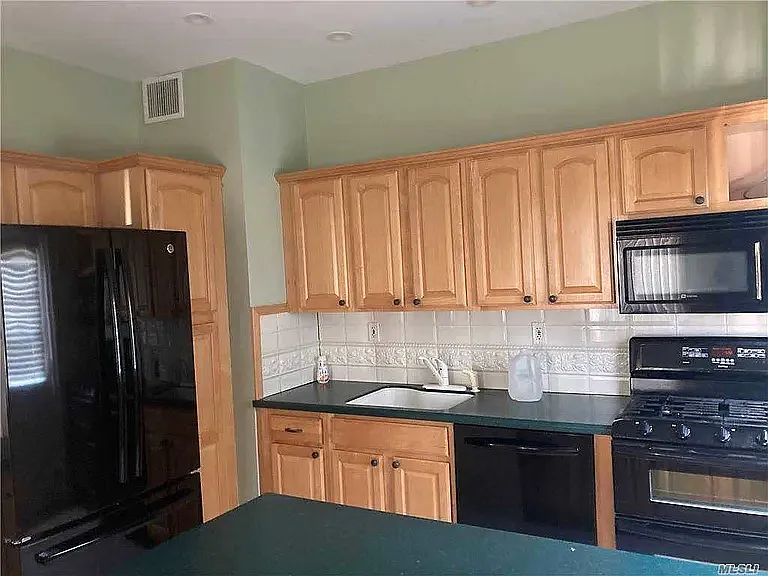 46 Garden City St — Photo 5