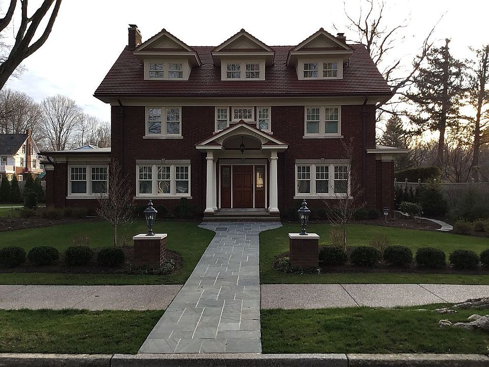 1st image of 218 Frontier Dr