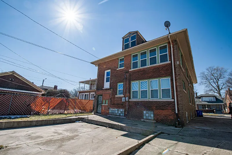 Charming 3 Bed Townhouse in Detroit - $1500/mo — Photo 2
