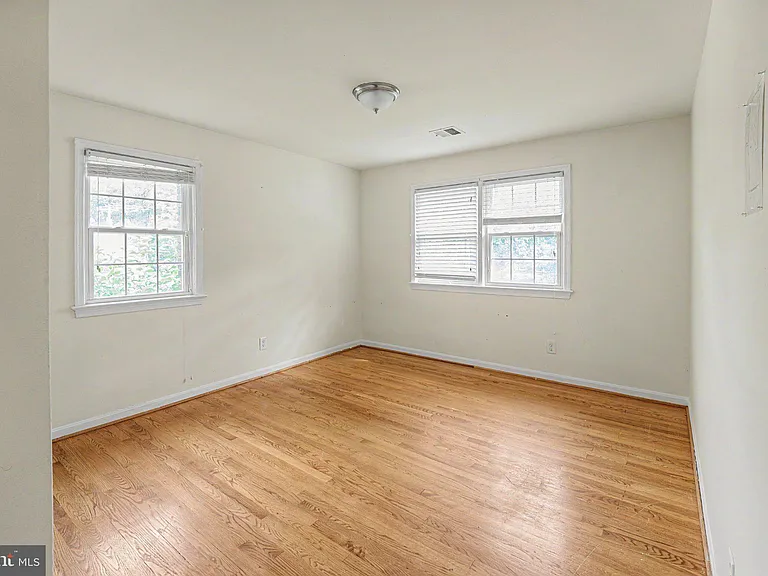 10708 Norman Ave — Photo 8